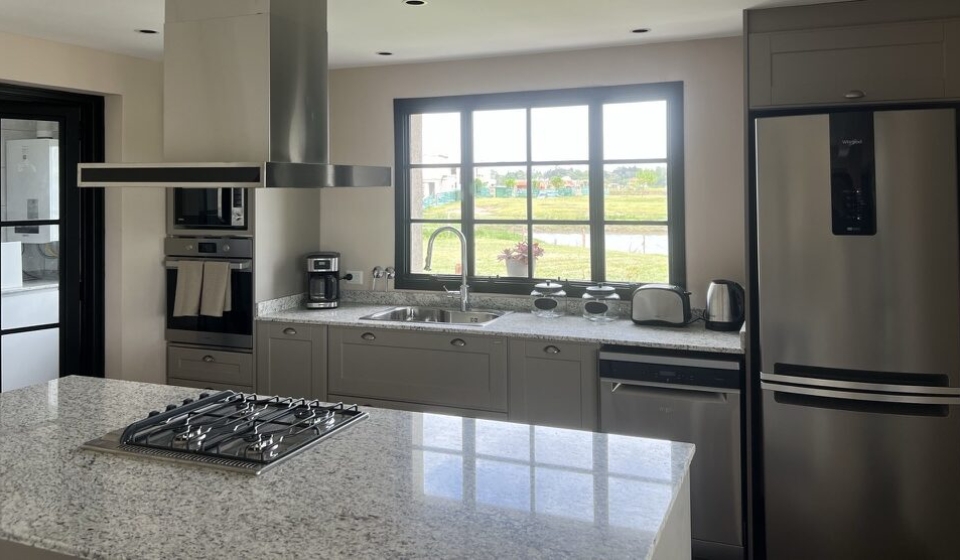 A5508A9B-9F4A-420B-BE2F-E9D9B524D2DE_1_105_c